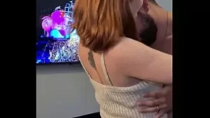 Redhead Hot Lukas Zaad în păsărică intensă dracului și înghițiri