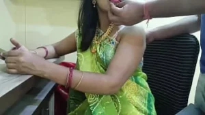 Desi Bhabhi wordt gepromoveerd met een creampie!