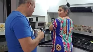 Milflatina69 - Aly succhia il cazzo di Apu in cucina!