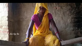 Индийская домохозяйка получает кунилингус и мастурбацию пальцами в своем уродливом сари.