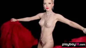 Striptease solo de Miranda: um grande show burlesco britânico