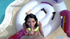 Petite Pixie ينضم إلى Riley Jean و Logan Lucky في مجموعة ثلاثية برية