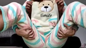 Caresser les petits seins et doigter la chatte de la scène asiatique humide - Hardcore Sexy Babe