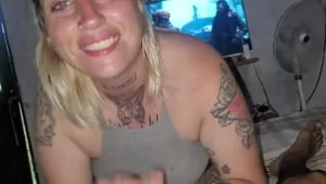 Big Booty Amateur dostaje głębokie gardło i anal