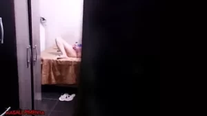 Przyłapałem młodą kobietę na masturbacji wibratorem, był to ryzykowny seks