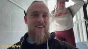 Grobe interracial Anal mit vollbusiger asiatischer GF