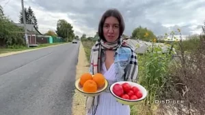 La fille du village a accepté un rapport sexuel rapide pendant que son mari n'était pas à la maison